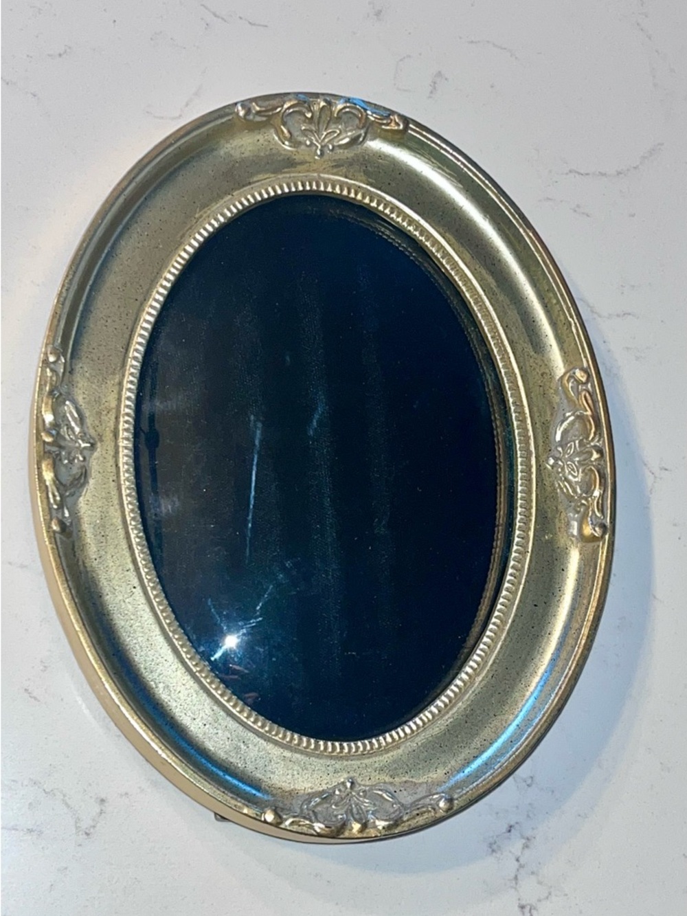 convex bubble glass oval gilded wood tabletop picture frame w/ velvet lining